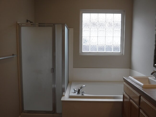 Building Photo - Single story home in Turlock!!