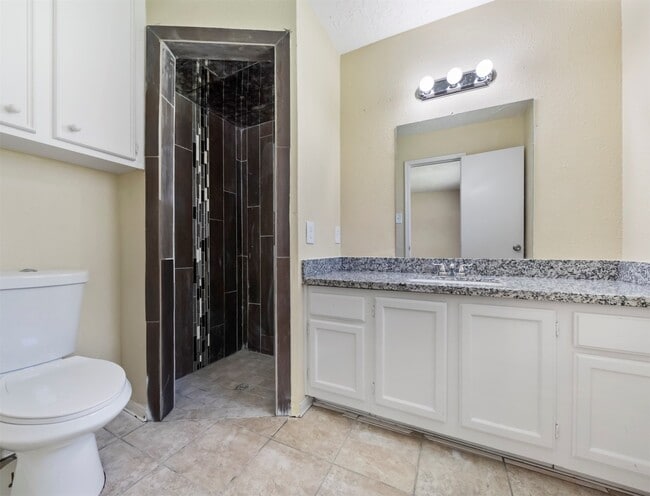 Building Photo - 7962 Southmeadow Dr