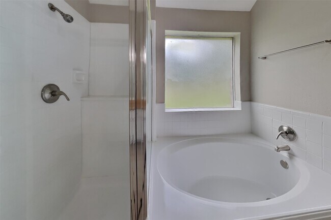 Building Photo - 16830 Needle Ridge Ct