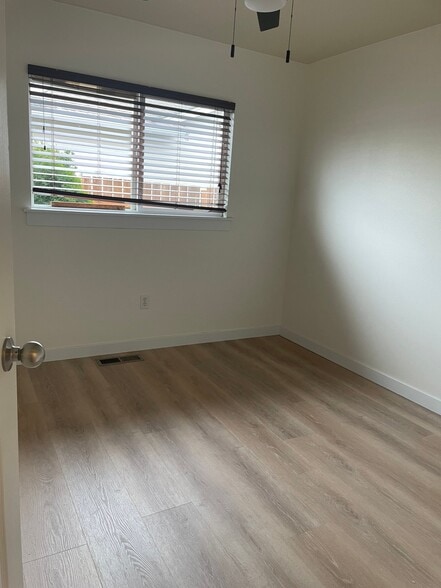 Building Photo - 180 Moss Ln