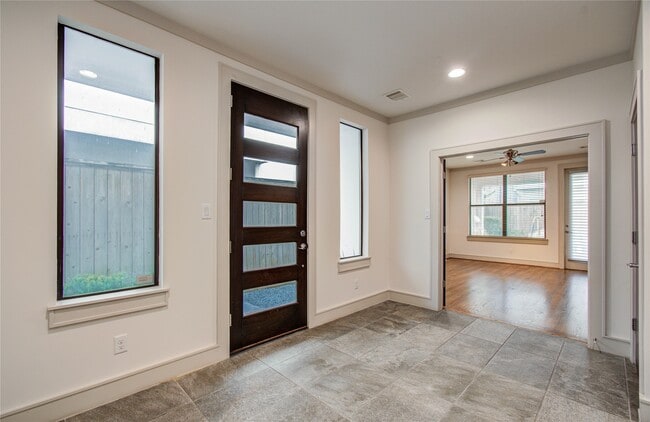 Building Photo - 1808 Ridgewood St