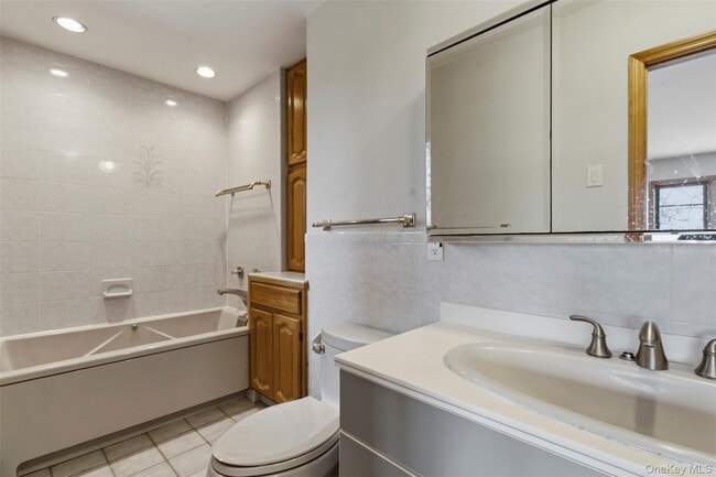 Building Photo - 27 Allapartus Cir