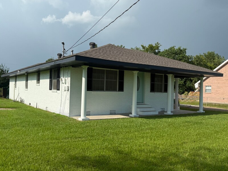 Building Photo - 3596 LA-44