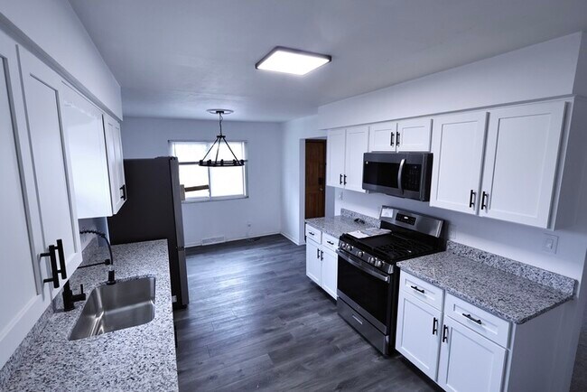 Building Photo - 1702 Leighton Ave