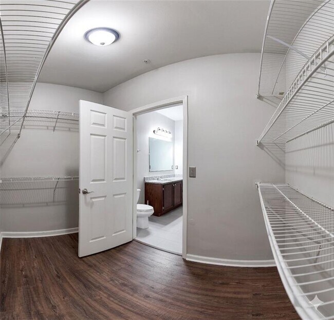 Building Photo - 2700 Pine Tree Rd NE