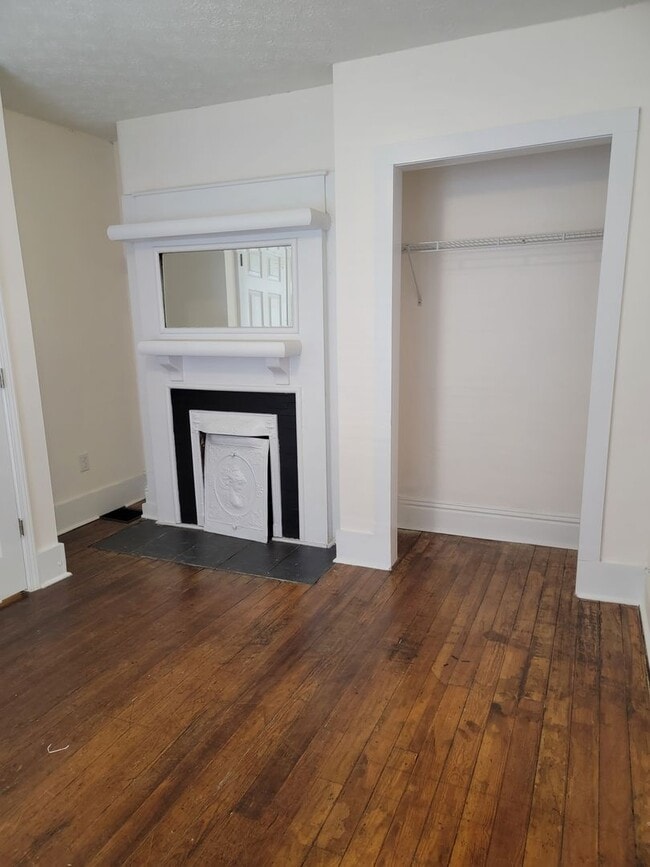 Building Photo - Two bedroom House For Rent S. Floyd Street