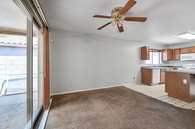 Building Photo - 808 W Roeser Rd