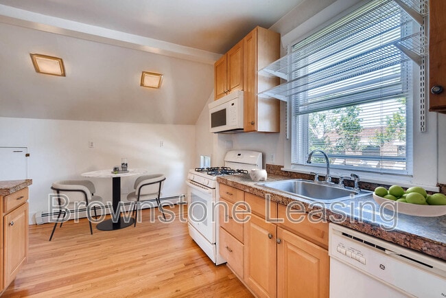 Building Photo - 867 N Ogden St