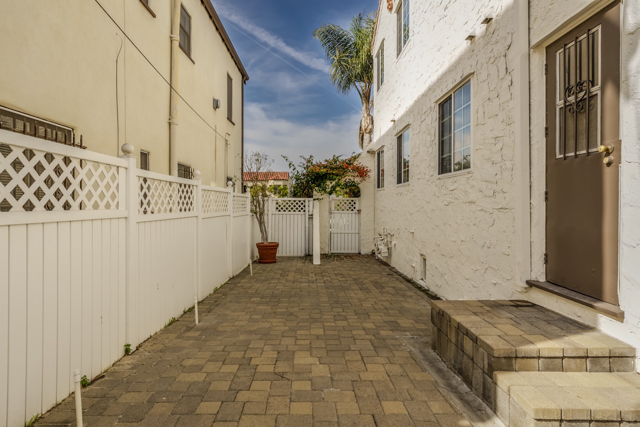 Building Photo - 1244 S Highland Ave