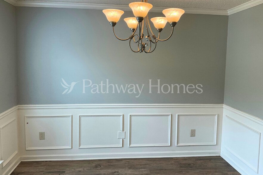 Building Photo - 229 Deodar Ln