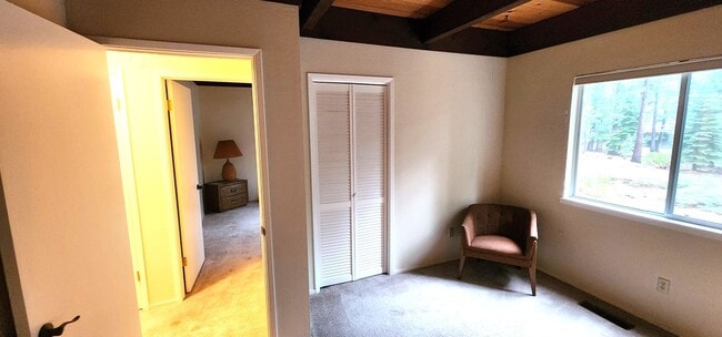 Building Photo - Unfurnished 4 Bed, 2 Bath with Garage.  Amazing Location on Dead-End Street with Forest Access!