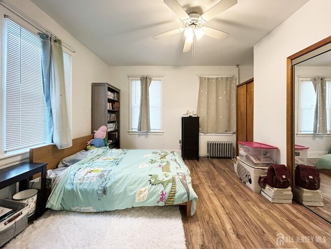 Building Photo - 104 Thompson St