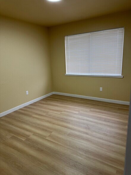 Building Photo - 2227 16th Ave