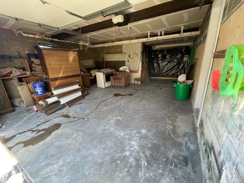 Building Photo - 2438 S 5th St