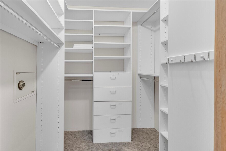 Building Photo - 16553 Hartsook St