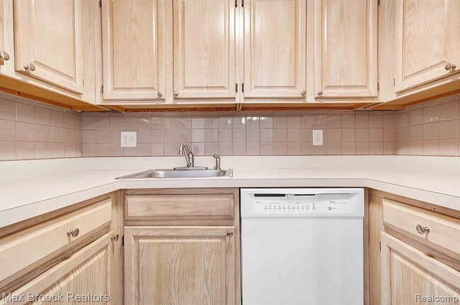 Building Photo - 50406 Bay Run S