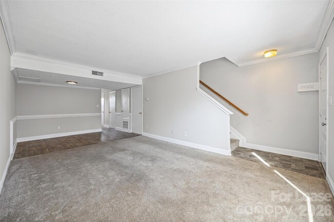 Building Photo - 7906 Oak Meadow Ct