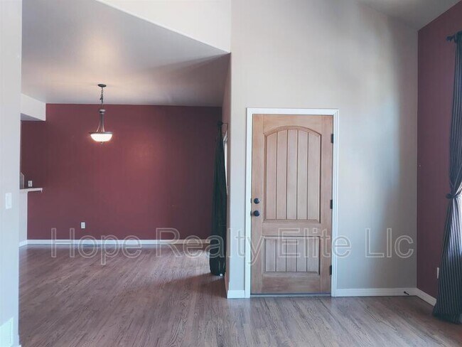 Building Photo - 1555 Promontory Bluff View
