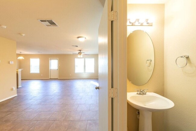 Building Photo - 6609 Plains Crest Dr