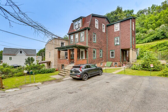 Building Photo - 2642 Quarry St