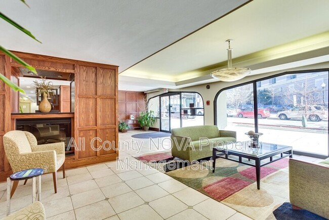 Building Photo - 922 24th St NW