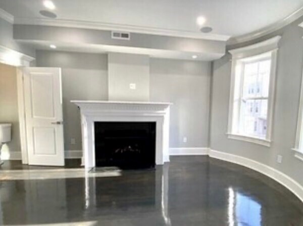 Building Photo - 207 Green St