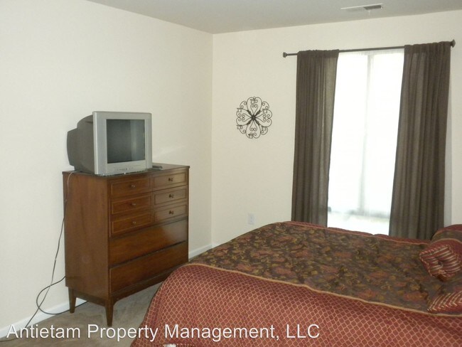 Building Photo - 2 br, 1 bath House - 1036 Brinker Drive #302