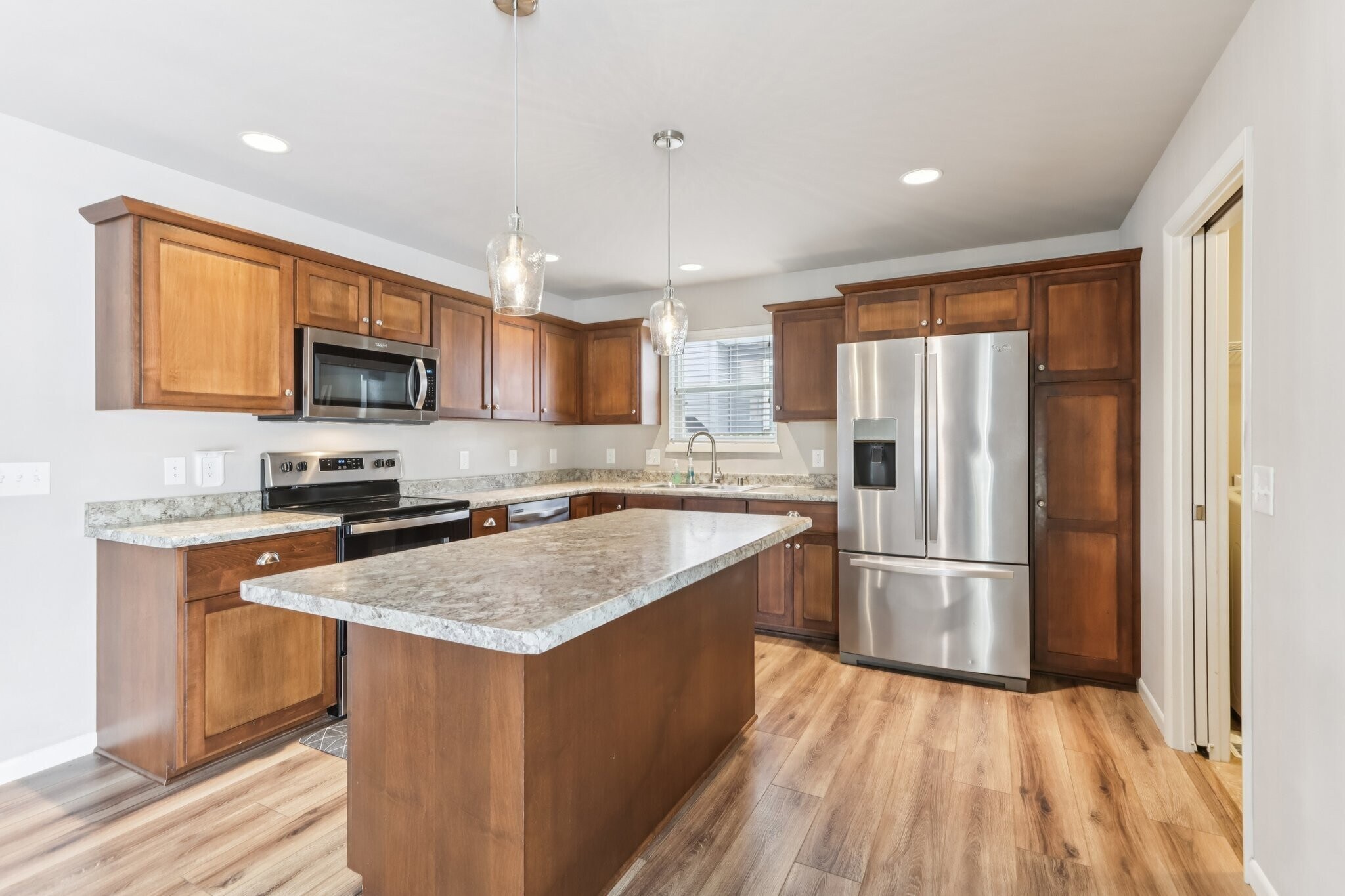 Building Photo - 204 Sugar Maple Ln
