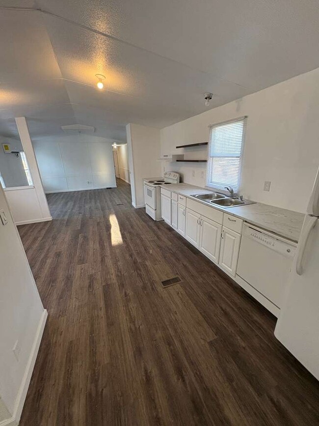 Building Photo - 736 Green Acres Ln