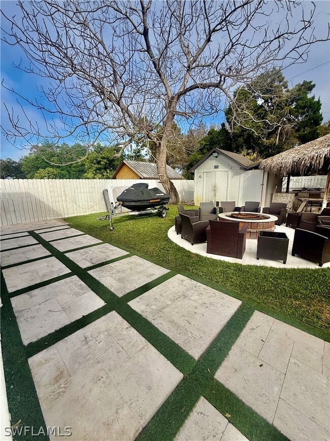 Building Photo - 733 Pine Cone Ln