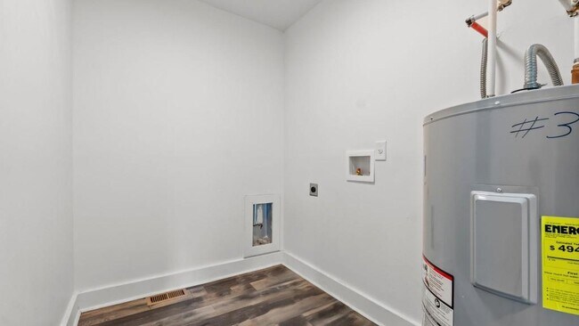 Building Photo - 610 Madola Rd