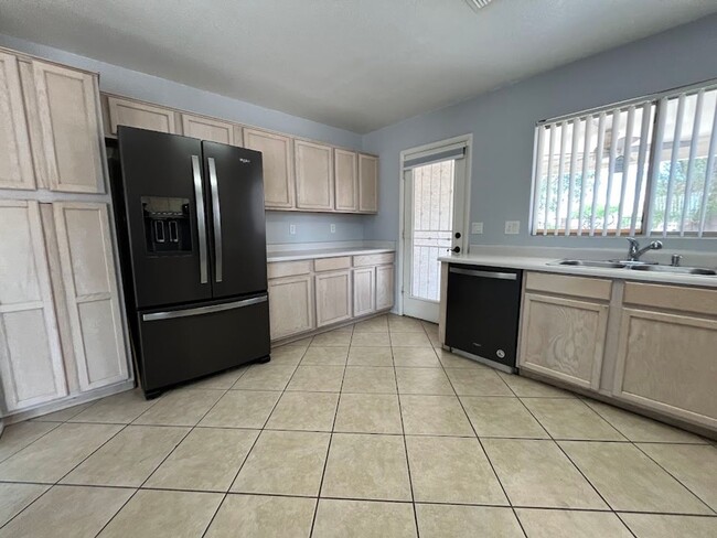 Building Photo - Charming 3-Bedroom Home in Horizons on Camelback with Park Views