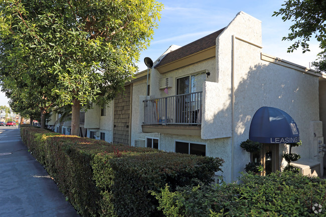 Primary Photo - Imperial Park Apartments