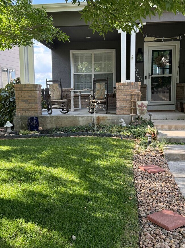 Building Photo - Move in Special- Beautiful Furnished 3 Bedroom/2.5 Bathroom Single Family Home with Flexible Leas...