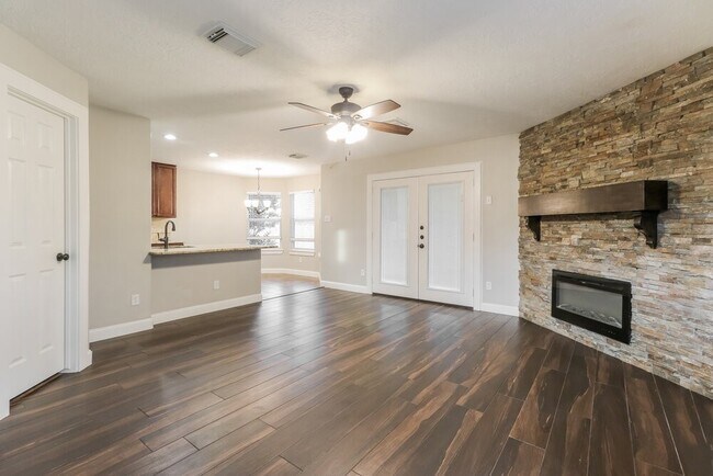 Building Photo - 18400 Sunrise Pines Dr