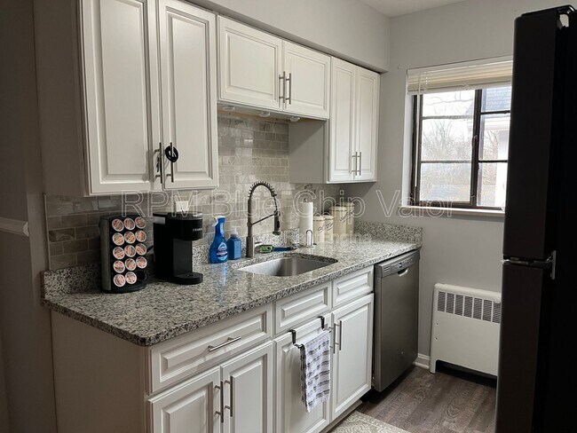 Building Photo - 3522 Pembroke Ave