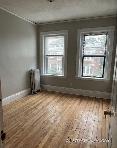 Building Photo - 10 Glenville Ave