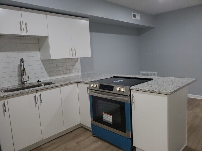 Building Photo - $500 off one month.  Call for details. "Ch...