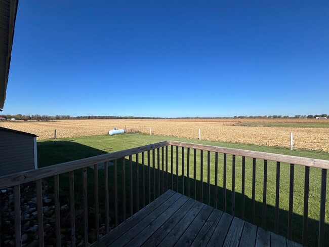 Building Photo - Spacious 3 Bedroom Home Holland Countryside