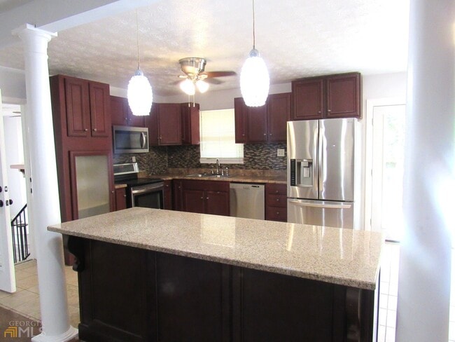 Building Photo - 8337 Holly Dr