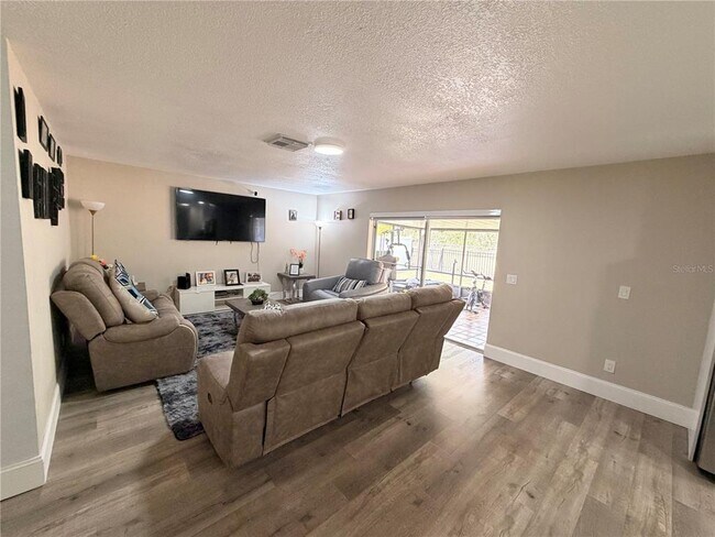 Building Photo - 106 W Cedarwood Cir