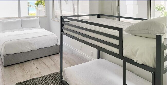 Building Photo - 3350 NE 14th Ct