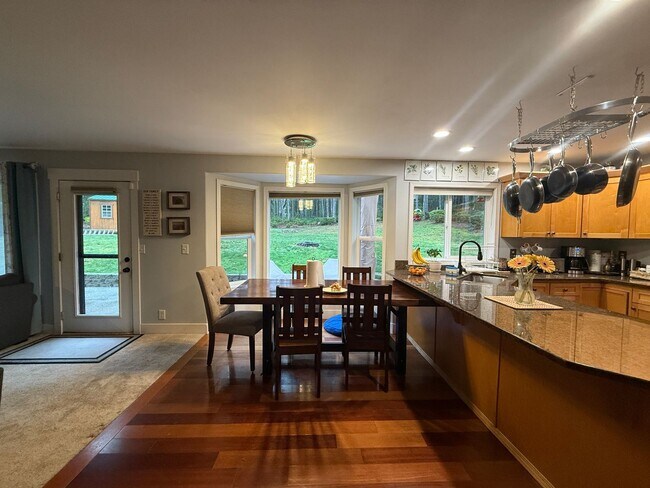 Building Photo - Silverdale 2 Story Home 4bed 2.5 bath