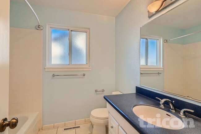 Building Photo - 5931 S Lima St