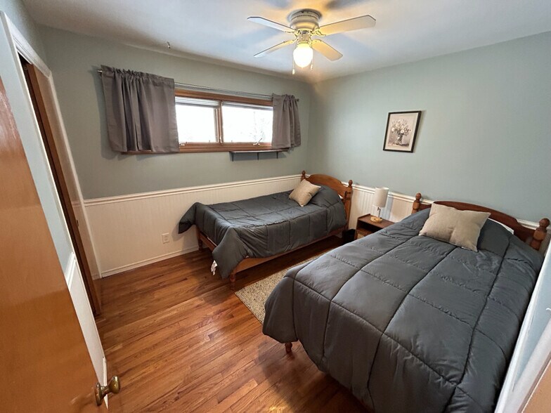 Building Photo - 4994 N Sedgewick Rd