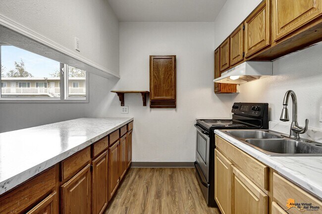 Building Photo - 906 W 29th Place