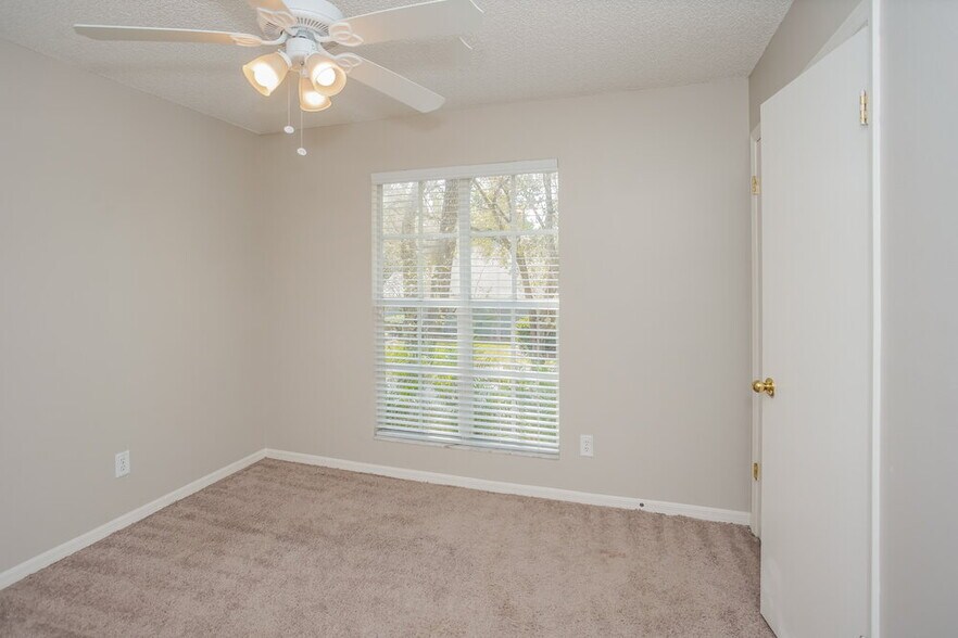 Building Photo - 17703 Parkway Green Ln