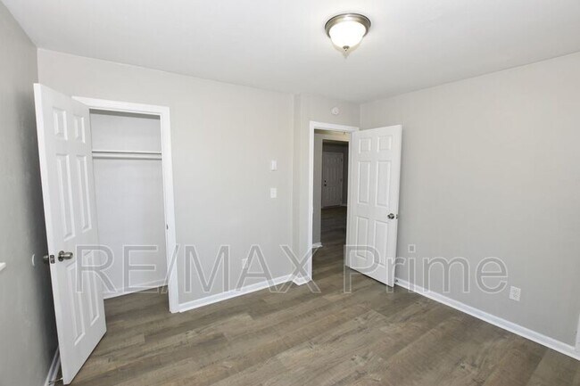 Building Photo - 7923 Thompson Rd