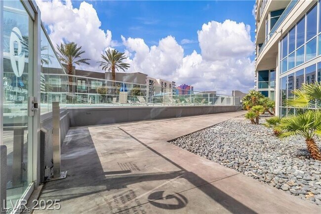 Building Photo - 4525 Dean Martin Dr