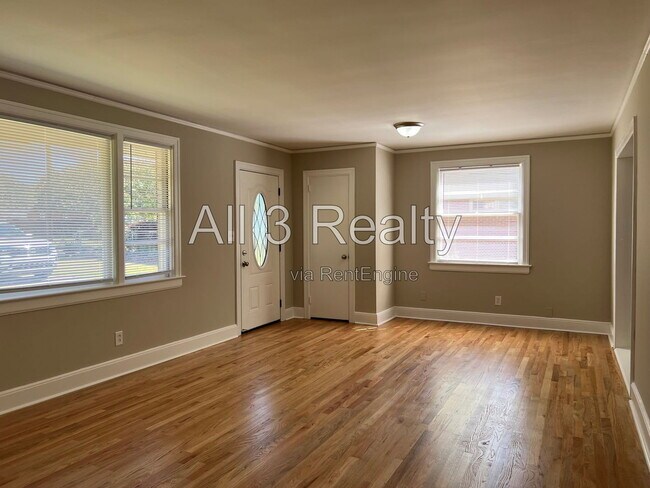 Building Photo - 723 Hillman St